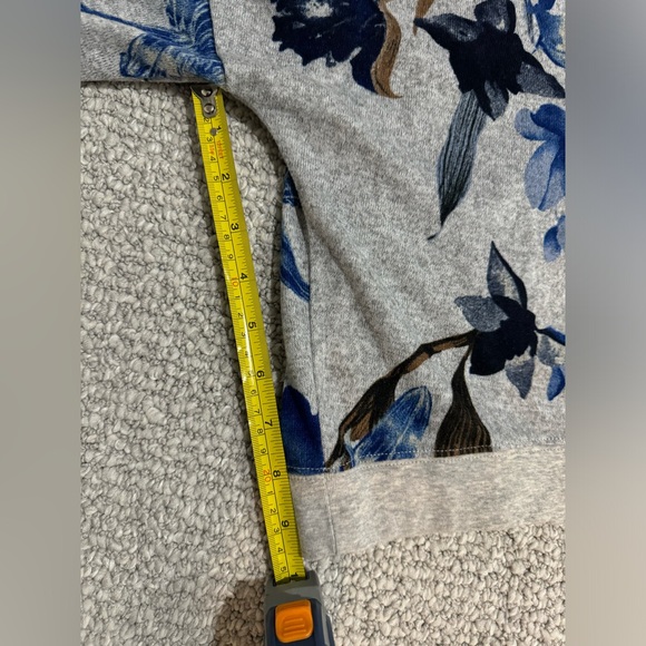 Zyia gray floral cropped sweatshirt. Good used condition.  Size medium - Picture 7 of 7